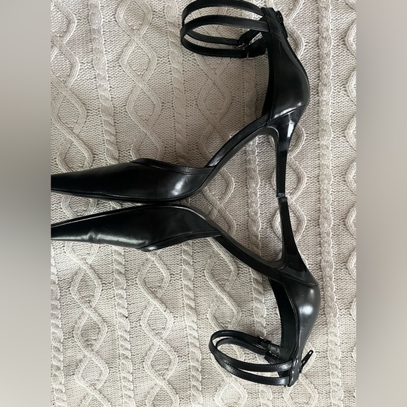 Gianni Bini Black Leather Pointed 3 inch Heels with Double Straps - Picture 11 of 12